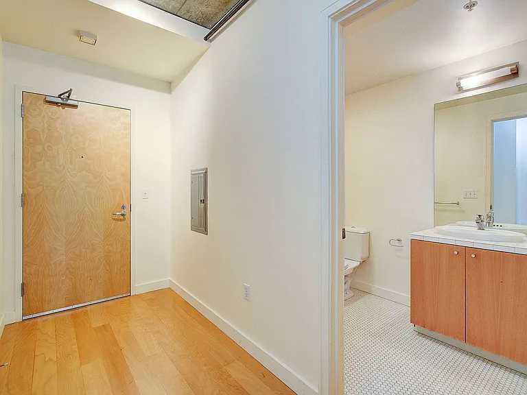 1926 W Burnside St #204 — Photo 13