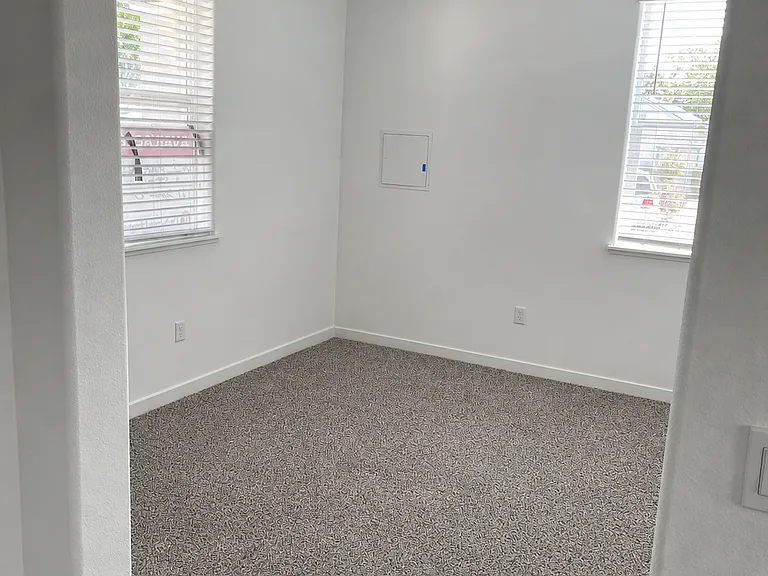 129 Sophia Ct — Photo 13