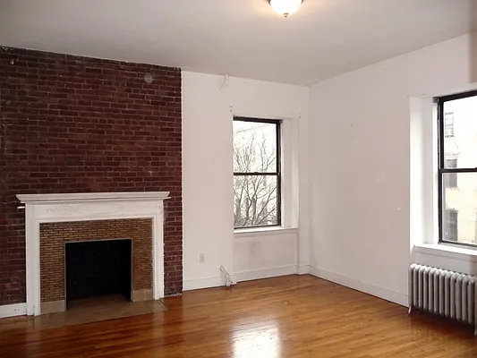Rented by Perry Associates NYC Inc | media 20
