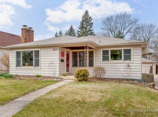 910 N Cross St, Wheaton, IL