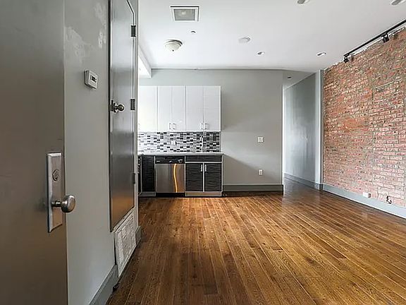 2nd image of 1329 Pacific St APT 2F