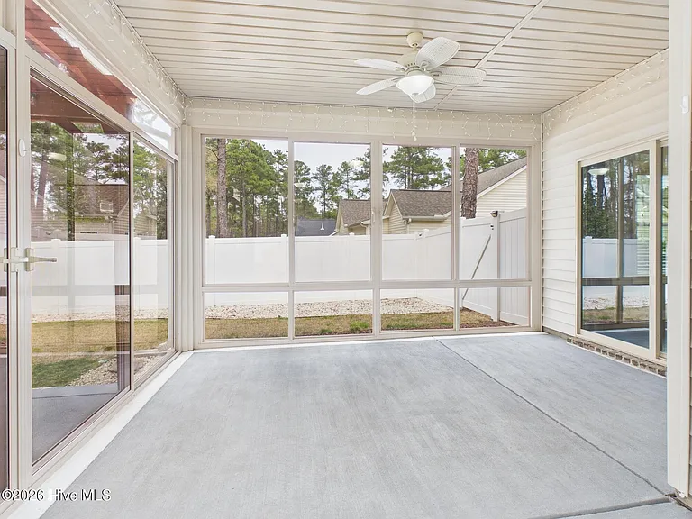 316 Pine Laurel Dr — Photo 37