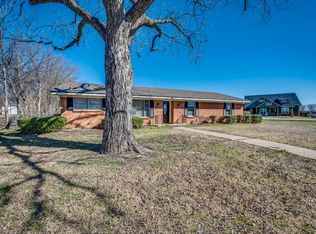 707 College St, Grandview, TX 76050