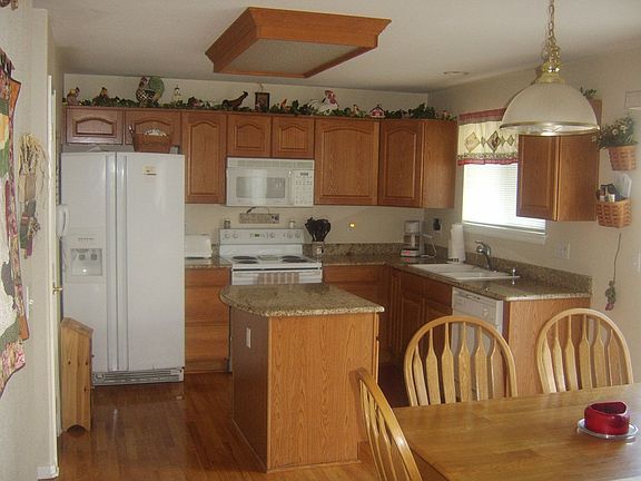 Beautiful remodeled Kitchen with slab granite, custom island & hardwood floors