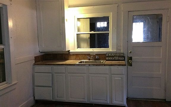 5th image of 713 E Clay St