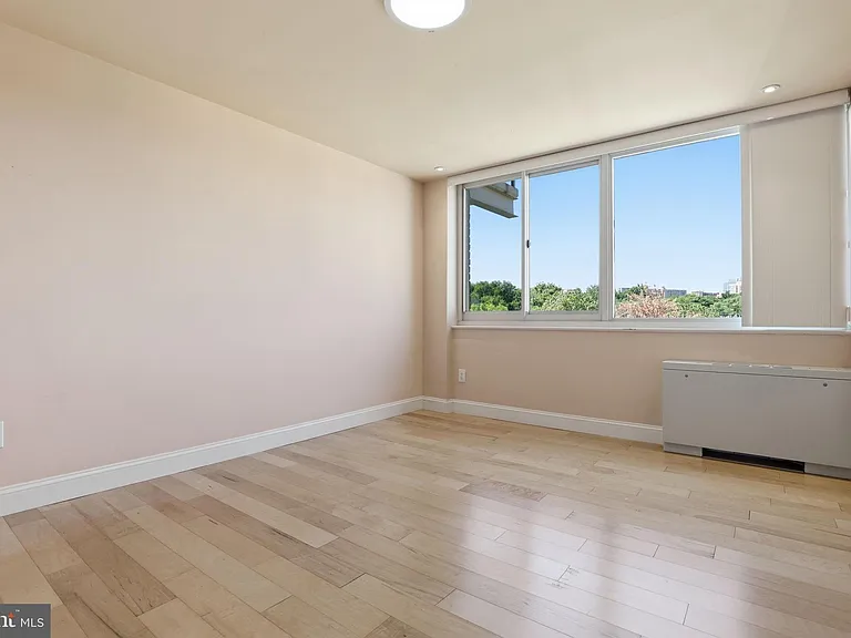 4520 King St #804 — Photo 18