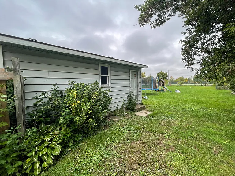 594 Bunting Rd — Photo 12