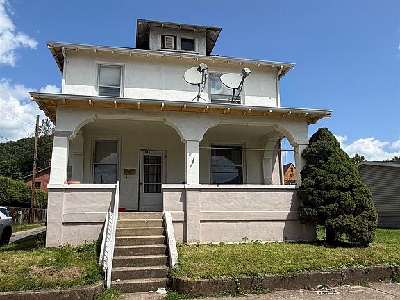 3rd image of 213 E 5th St