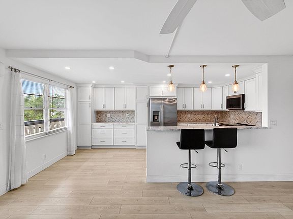 5th image of 3084 Oakridge U
