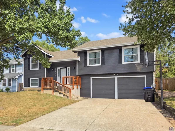 1576 SW Cheyenne Hills Rd, Topeka, KS 66604