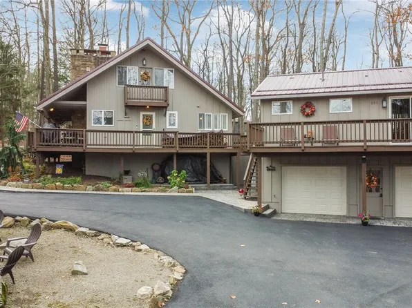 223 Imperial Rd, Hidden Valley, PA 15502
