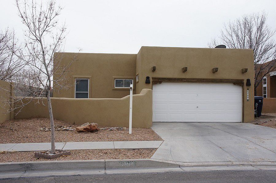 1st image of 10101 Arroyo Crest Dr NW