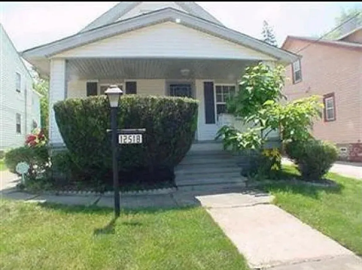 3 bed, 1.5 bath, 1420 sqft, $1,895 — Photo 2