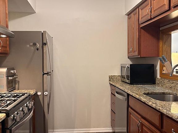 3rd image of 339 Georgia Ct