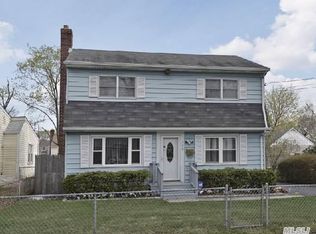 158 E 11th St, Huntington Station, NY 11746