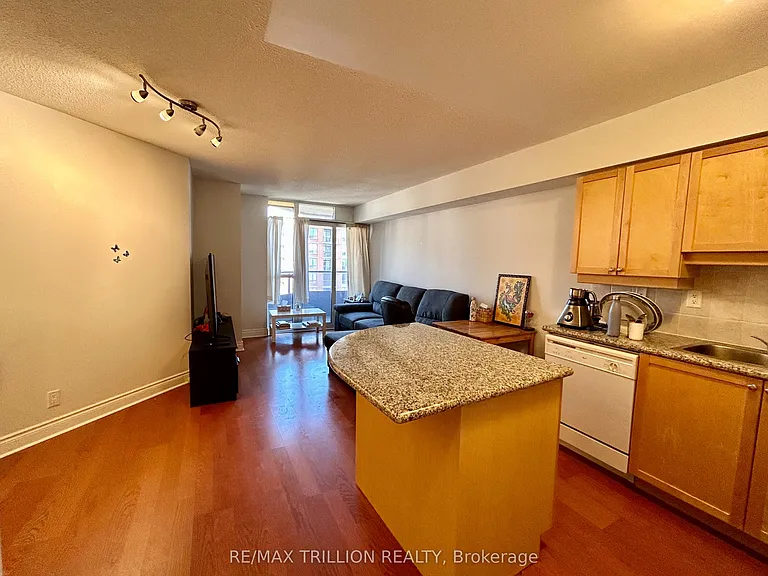 78 Harrison Garden Blvd #1014 — Photo 11