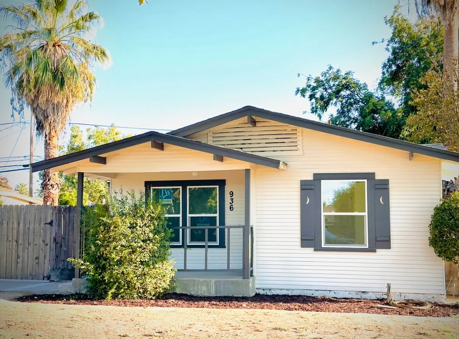 Charming 2 bed 1 bath near tower district — Photo 1