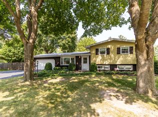 15534 W Idlewood Ln, Libertyville, IL 60048