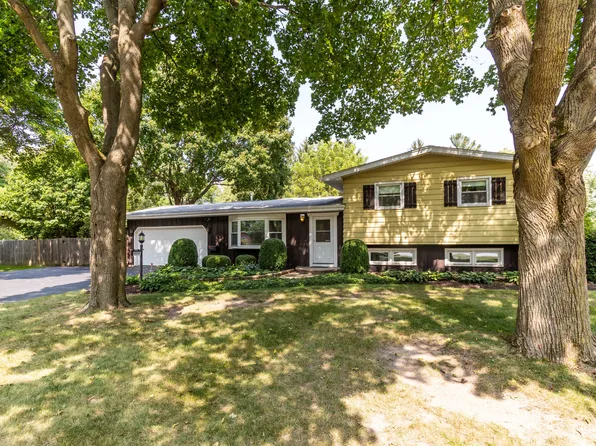 15534 W Idlewood Ln, Libertyville, IL 60048