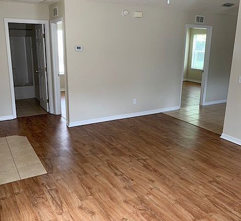 3rd image of 957 Pearl St