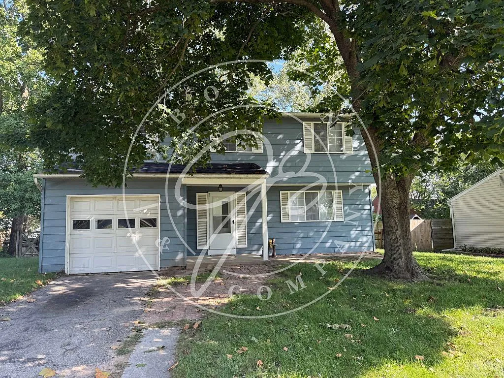 4 bed, 1.5 bath, 1472 sqft, $1,900 — Photo 2