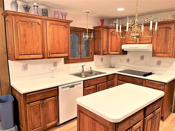 3rd image of 5501 Dantonaire Pl