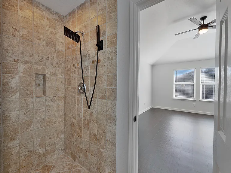 605 Clearbrook St — Photo 30