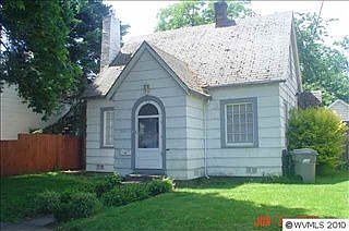 2nd image of 1041 SE Lyle St