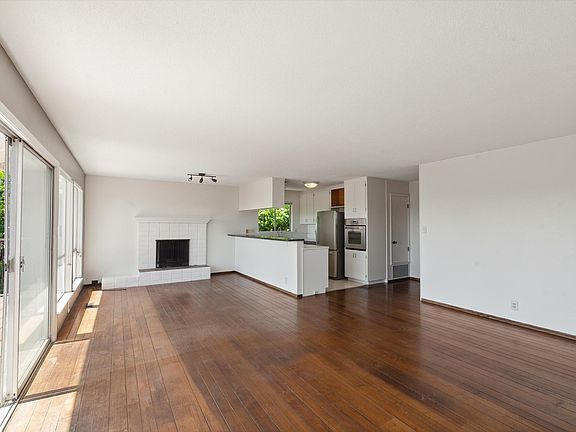 3rd image of 2395 Paradise Dr