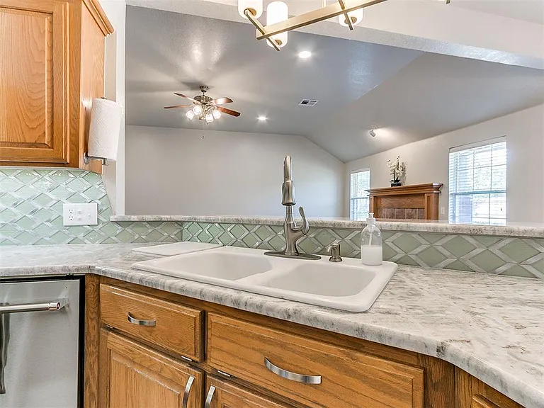 1305 Melisa Dr — Photo 22
