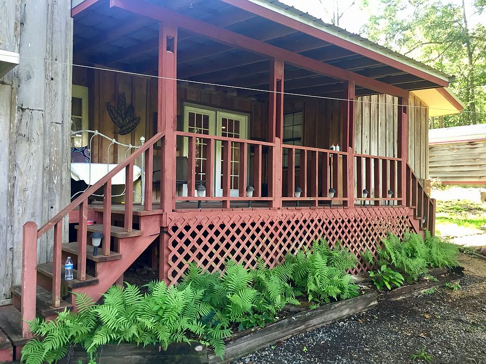 2nd image of 703 E Dewey Camp Dr