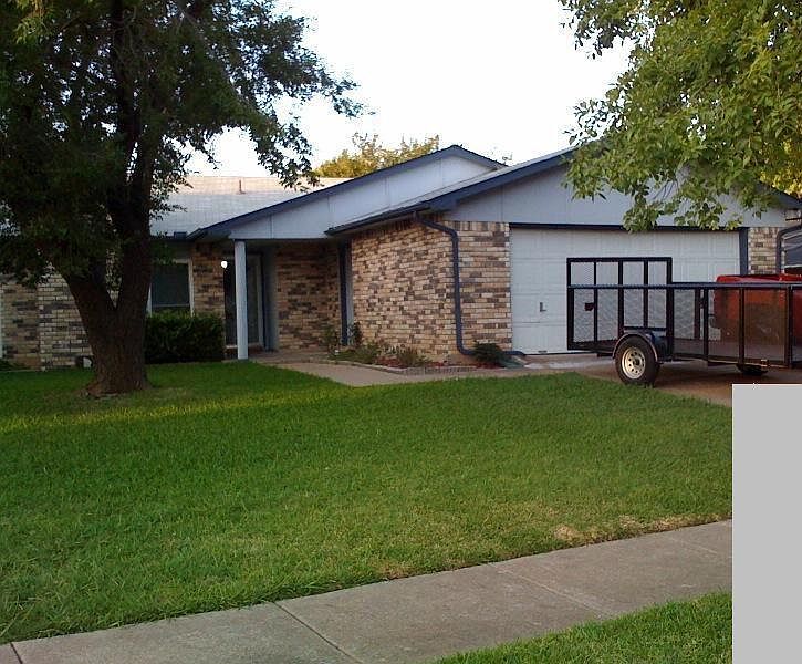 1st image of 204 Chamberland Ct