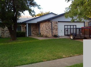 204 Chamberland Ct, Arlington, TX 76014