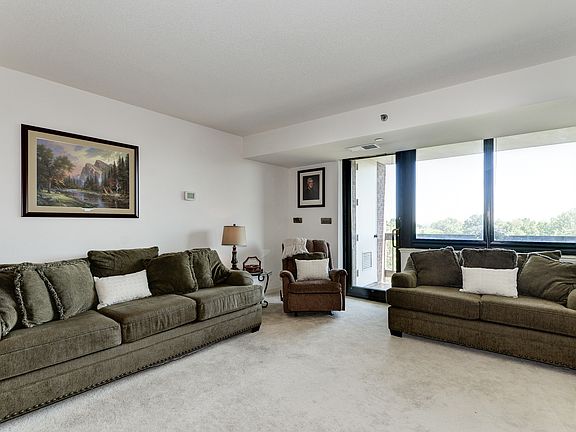 4th image of 1805 Crystal Dr APT 610S