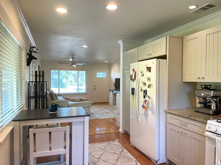 3902 Madeira Way — Photo 6