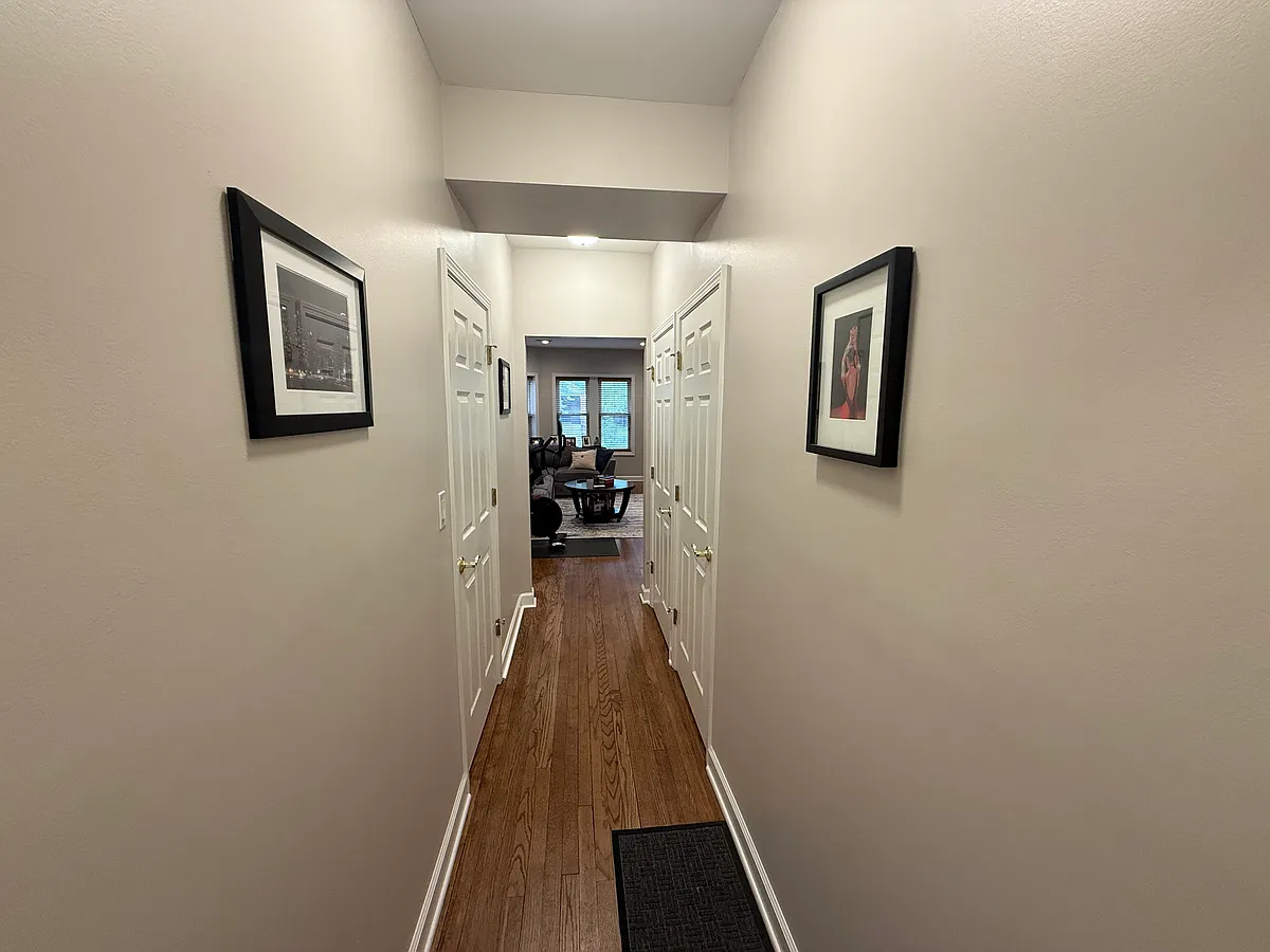 Building Photo - 4851 N Wolcott Ave #1W