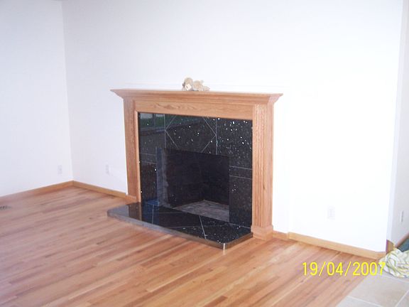 311 So 304th Place Fed Way-Marble Fireplace