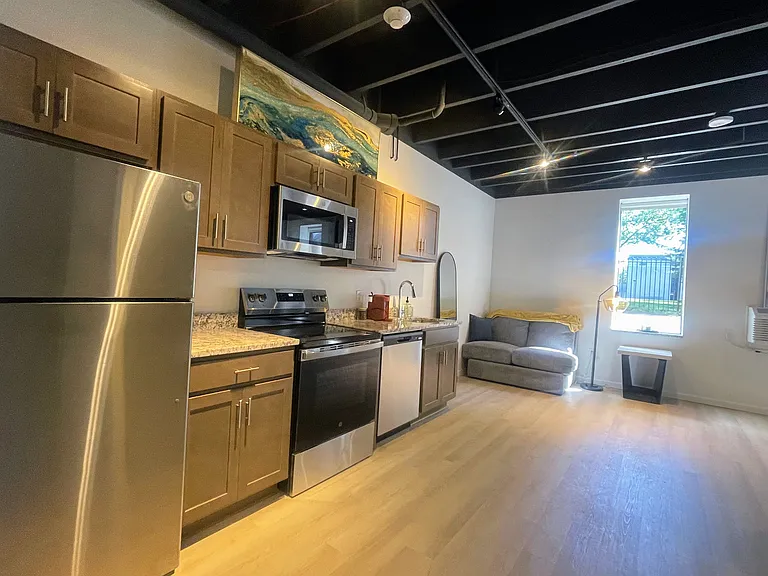 50 Prince Apartments — Photo 35