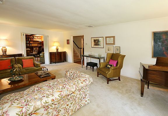 4th image of 109 Crescent Ln