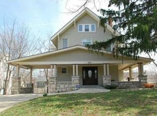 7419 Ward Pkwy, Kansas City, MO 64114
