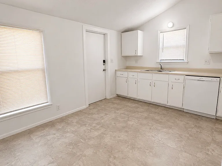 1402 Alabama St #1 — Photo 8