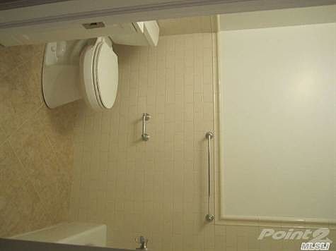 4th image of 203 Nassau Ave