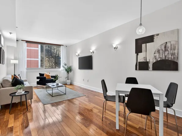 800 Jackson Street image 1 of 32