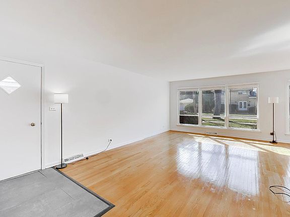 4th image of 2316 Virginia St
