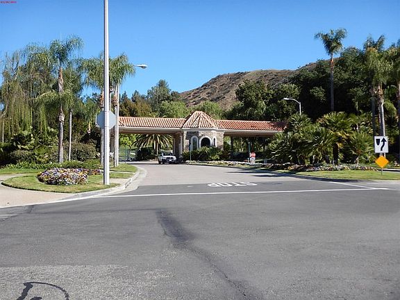 3rd image of 5442 Villawood Cir
