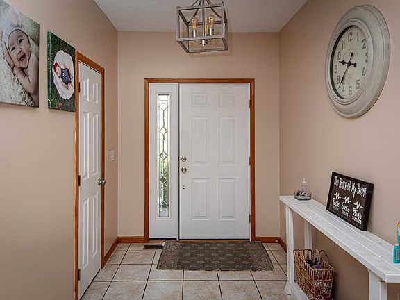 2nd image of 2 Jennifer Dr