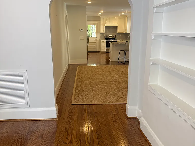 41 Smith St #B — Photo 8
