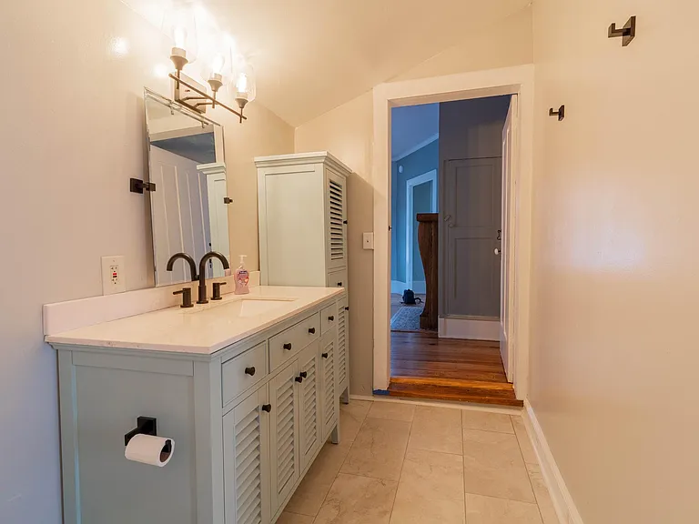 625 S Poplar St — Photo 10