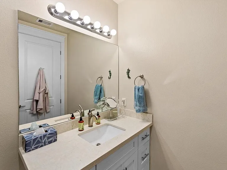2504 Church St #2 — Photo 27