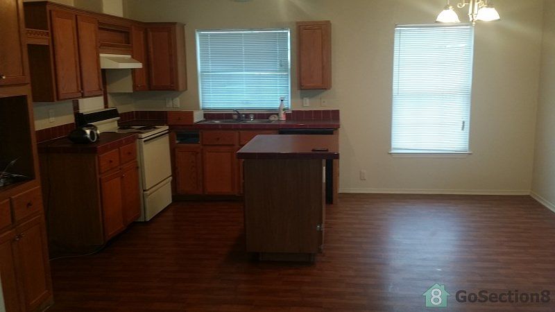 2nd image of 2550 Oakdale Ave